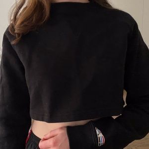 Black cropped long sleeve sweatshirt